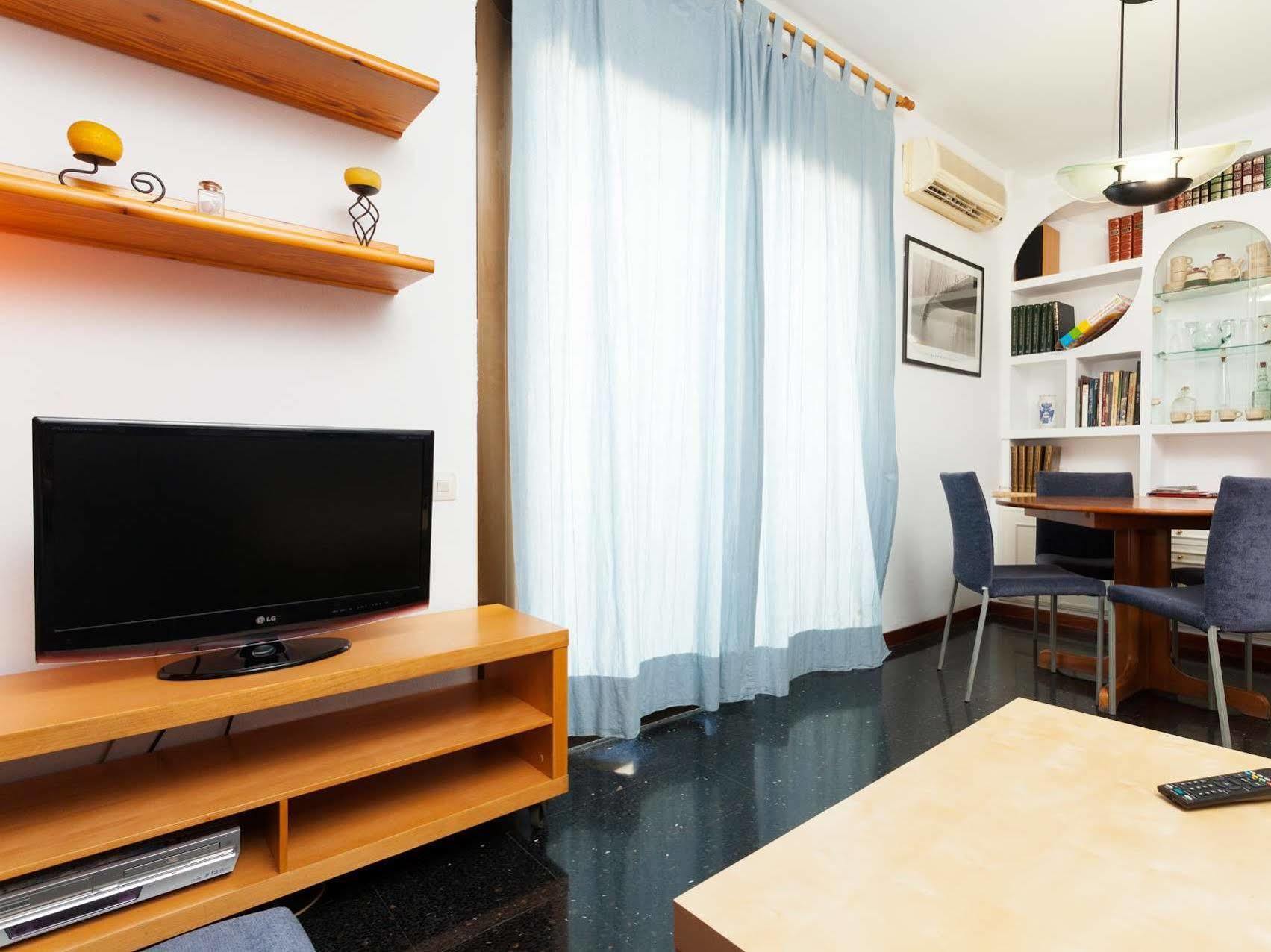 Short Stay Group Gracia Serviced Apartments Barcellona Esterno foto