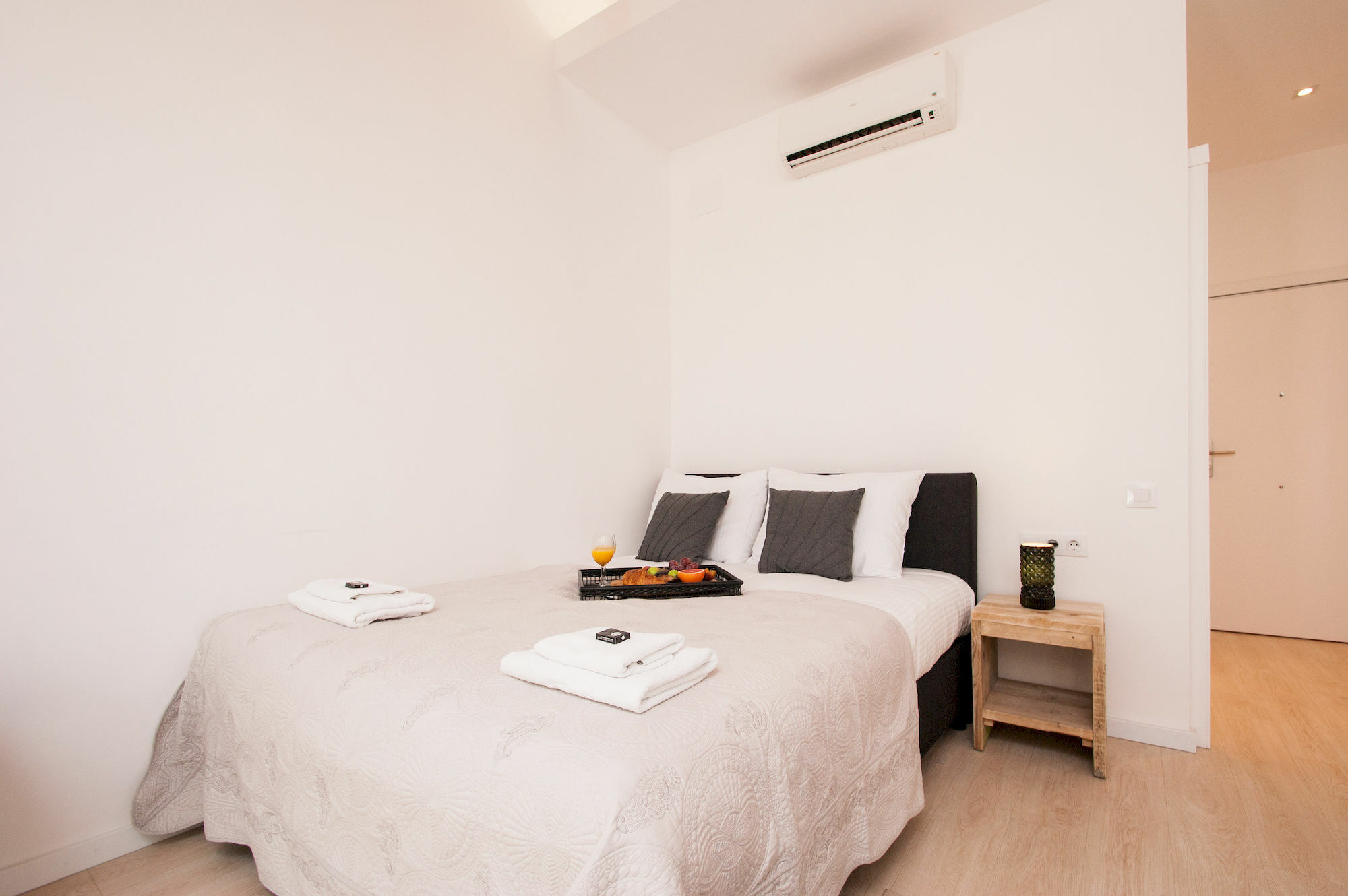 Short Stay Group Gracia Serviced Apartments Barcellona Esterno foto